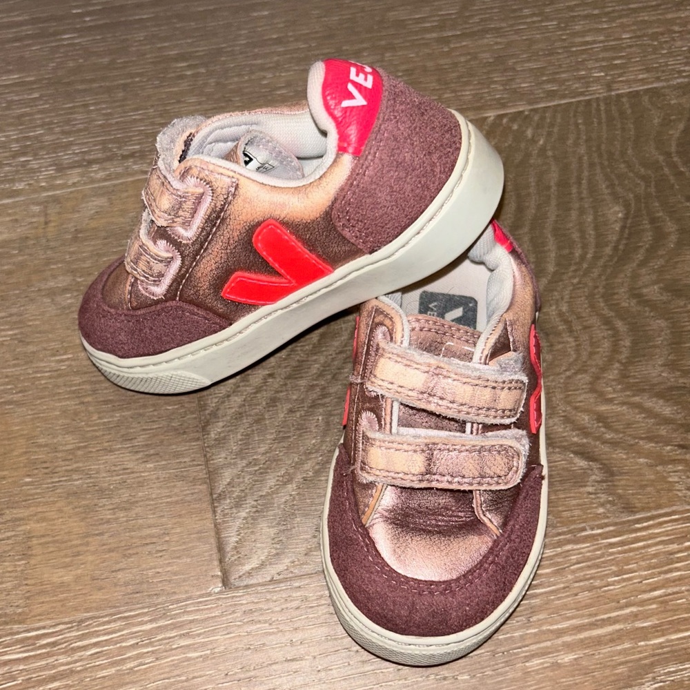 Veja toddler girls pink and gold size 8 sneakers